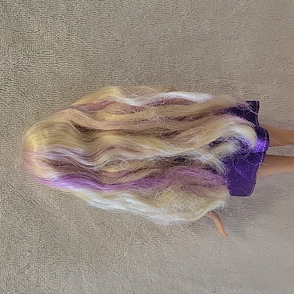 Barbie DIY Crimp and Curl Hairstyles Doll with No-Heat Tools - Picture 4 of 4